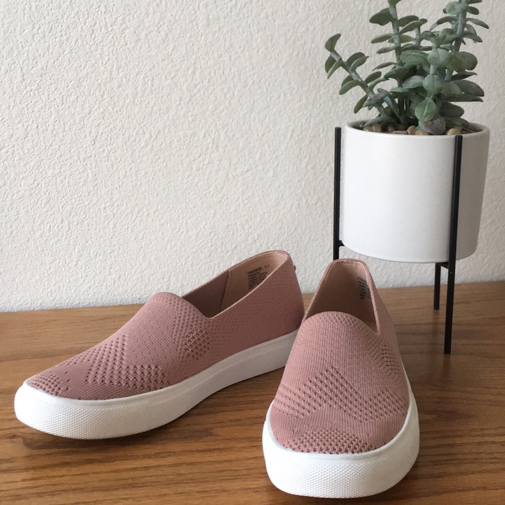 Steve Madden Blush Pink Slip Ons ! 💖